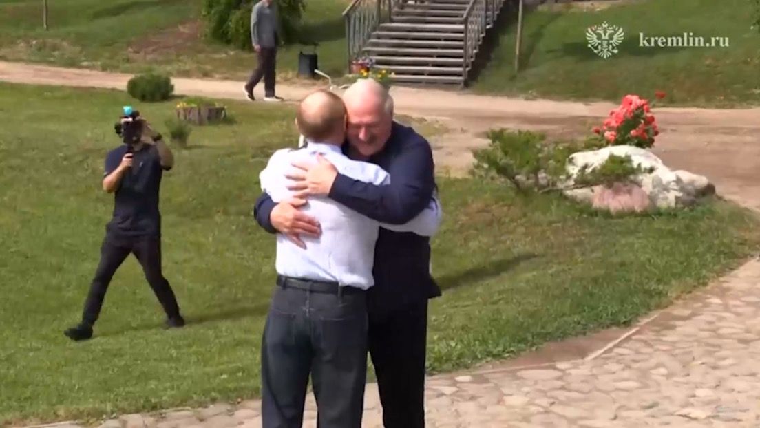 Putin-y-Lukashenko-mantienen-una-reunion-informal-en-la-isla-rusa-de-Valaam