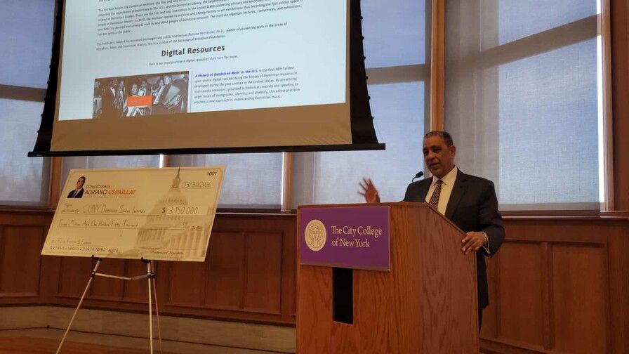 adriano-espaillat-entrega-fondos-al-instituto-de-estudios-dominicanos-20831d94-focus-0-0-896-504