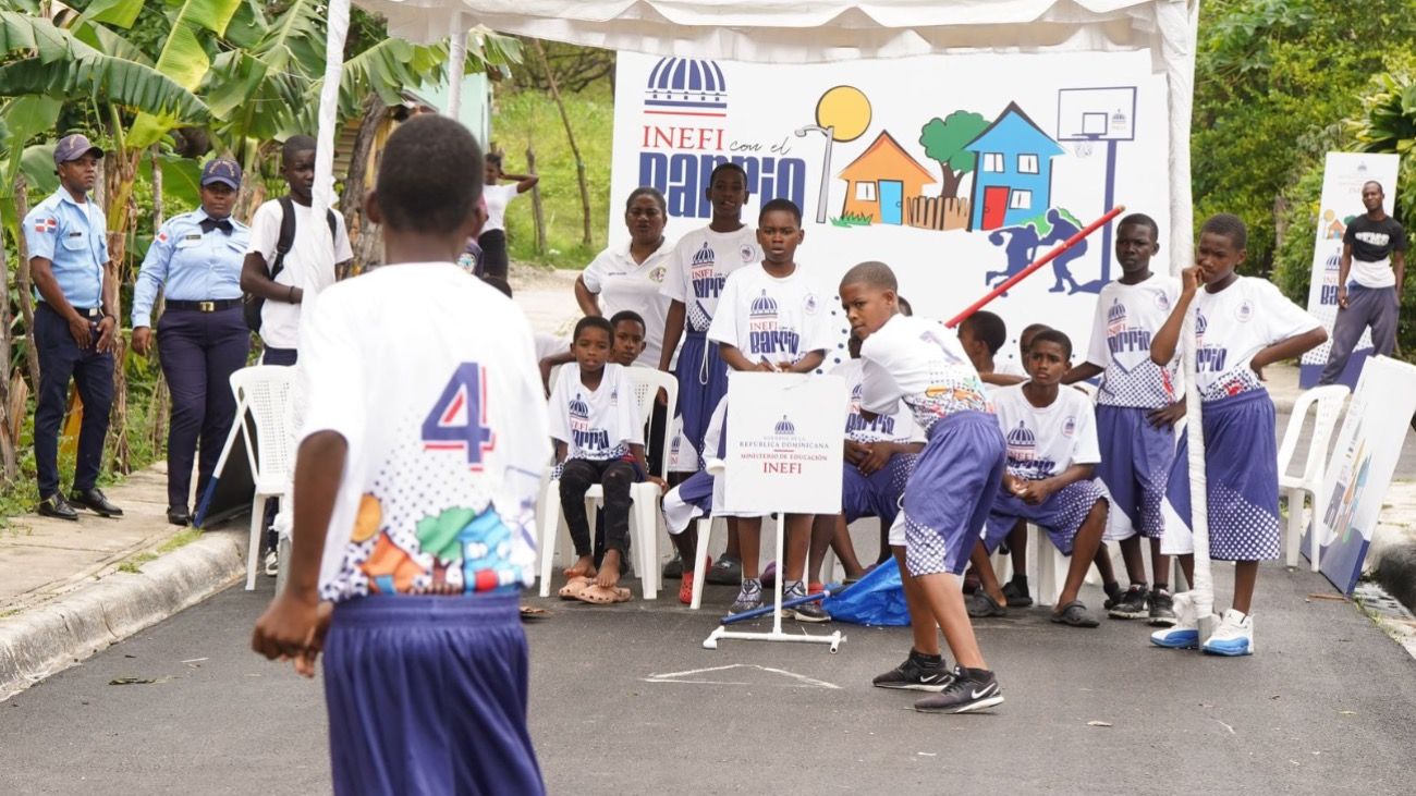 Inefi-desarrolla-jornada-deportiva-y-recreativa-en-Elias-Pina