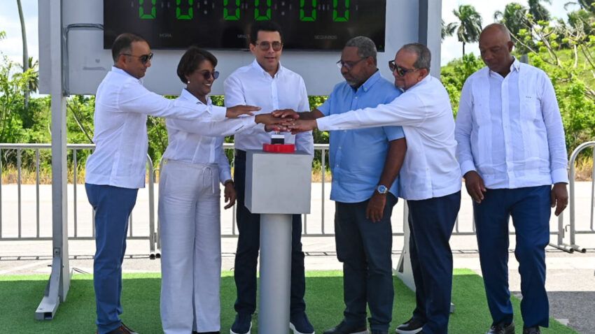 Ministro-de-Turismo-deja-iniciados-los-trabajos-de-reconstruccion-de-la-carretera-Nisibon-Uvero-Alto-850x478