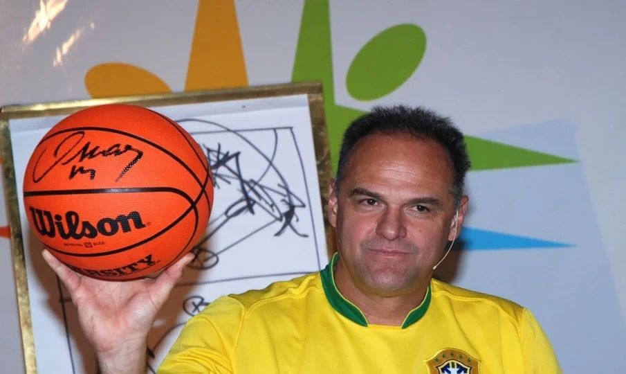 Oscar-Schmidt-905x540