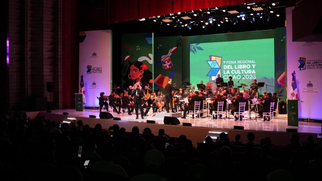 Vicepresidenta-Raquel-Pena-y-Roberto-Angel-Salcedo-clausuran-Feria-del-Libro-y-la-Cultura-Cibao-2026-