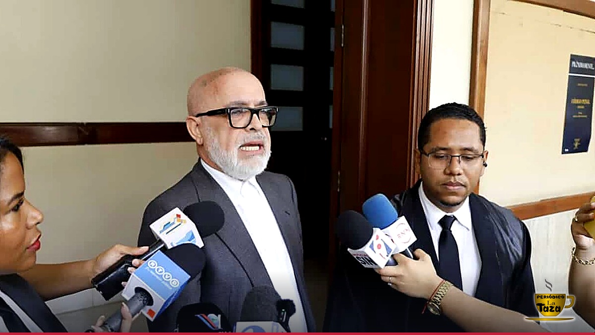 Ángel Martínez se declara culpable de difamar a Faride Raful
