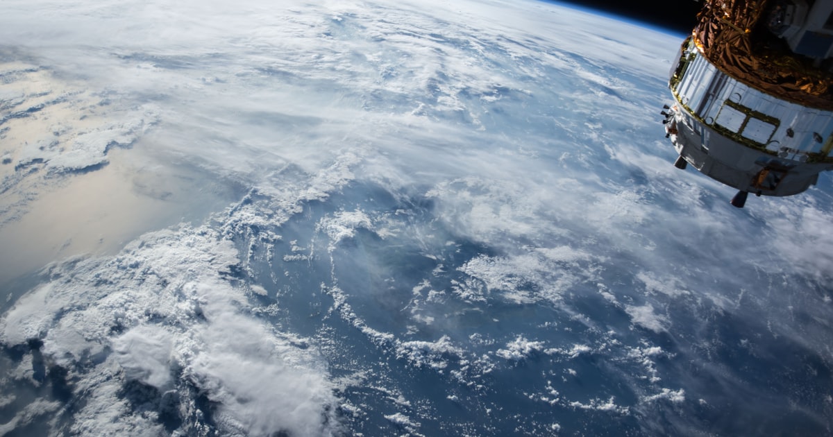 Astronautas de NASA y ESA realizan caminata espacial en la EEI