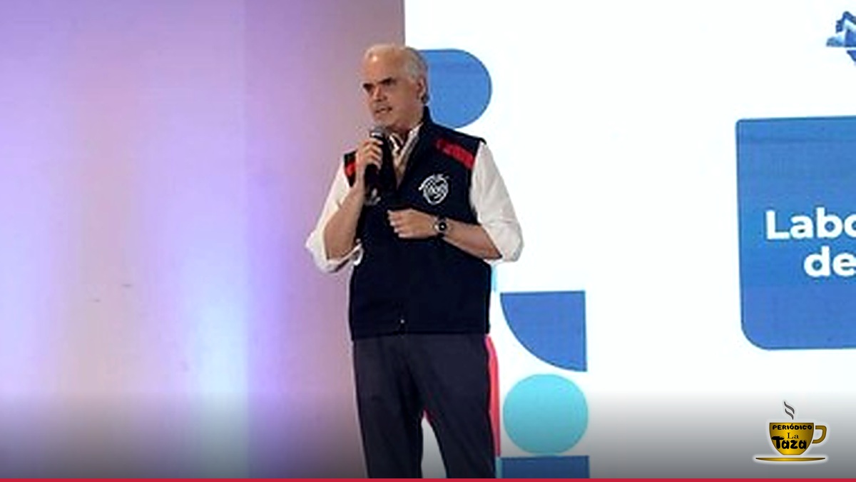 Ministro De Camps presenta programa de labor social