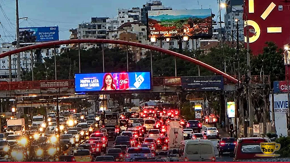 Fuertes Lluvias Paralizan el Tránsito en Gran Santo Domingo