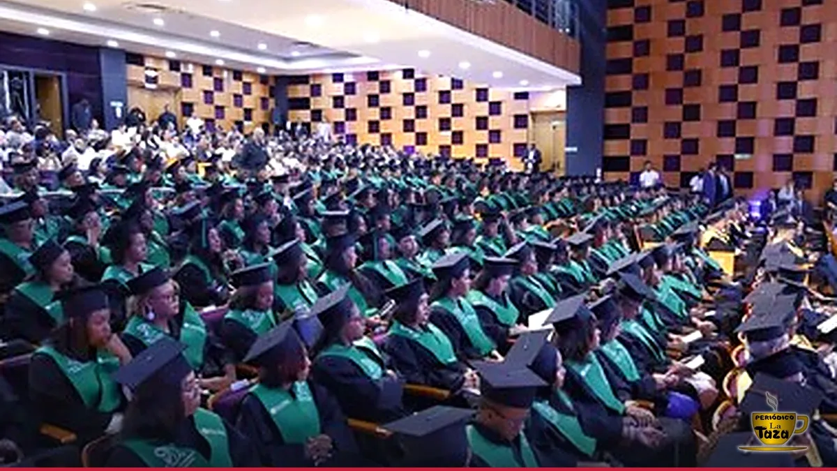 Iglobal gradúa 241 profesionales; Pimentel insta a usar IA con ética