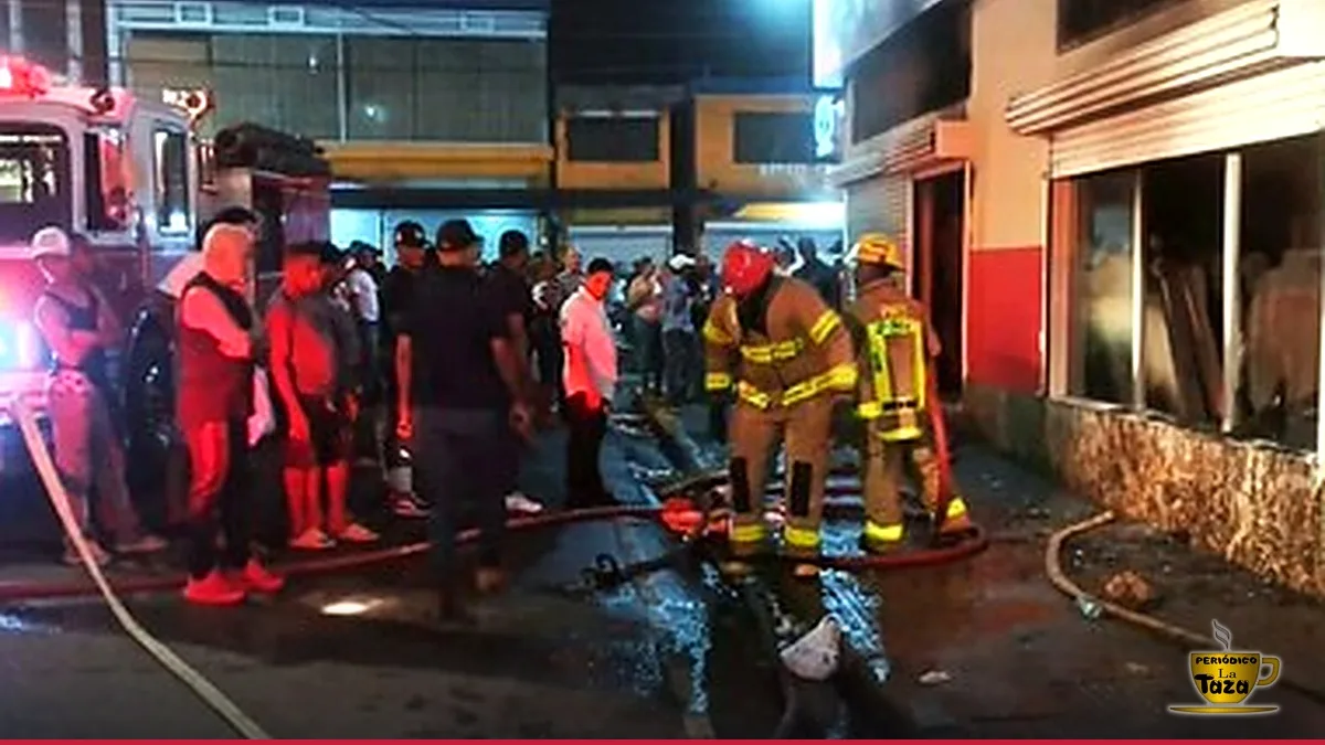 Incendio en mueblería de Santiago causa pérdidas materiales